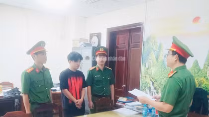 Bắt giữ đối tượng buôn bán trái phép thuốc lá điện tử tại Cần Thơ