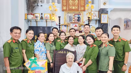 Tuổi trẻ Cần Thơ tri ân nghĩa tình nhân ngày Thương binh Liệt sĩ