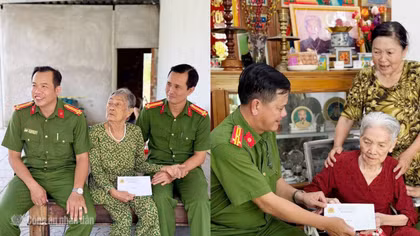 Giữ gìn truyền thống "Uống nước nhớ nguồn" qua việc làm thiết thực
