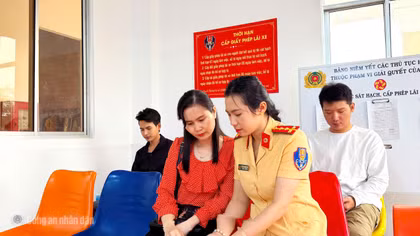 Chuyển đổi số để phục vụ nhân dân ngày càng tốt hơn