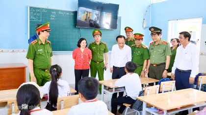 Gần 8,5 tỷ đồng hỗ trợ cải thiện điều kiện sống và học tập tại Cà Mau