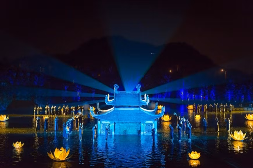 canh-thuy-dinh-lung-linh-huyen-ao-trong-tinh-hoa-bac-bo.jpg