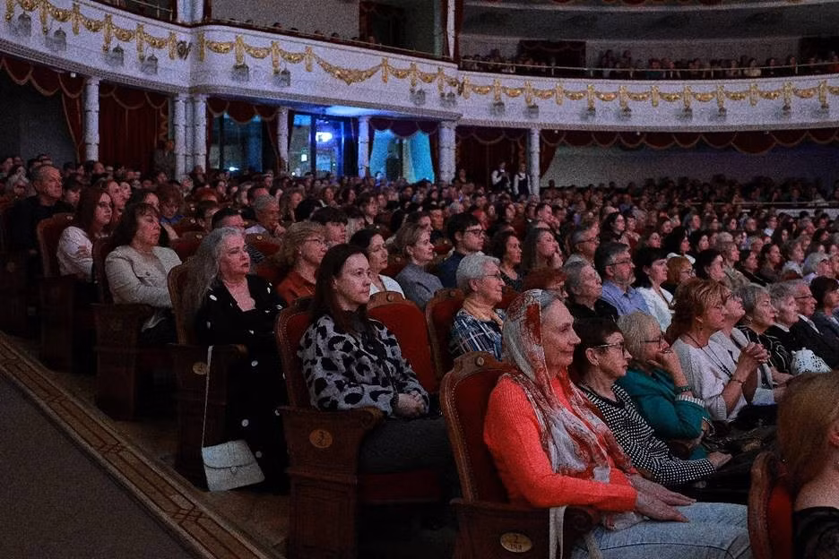 Khán phòng Nhà hát Opera &amp; Ballet Quốc gia Belarus chật kín khán giả tham dự chương trình.