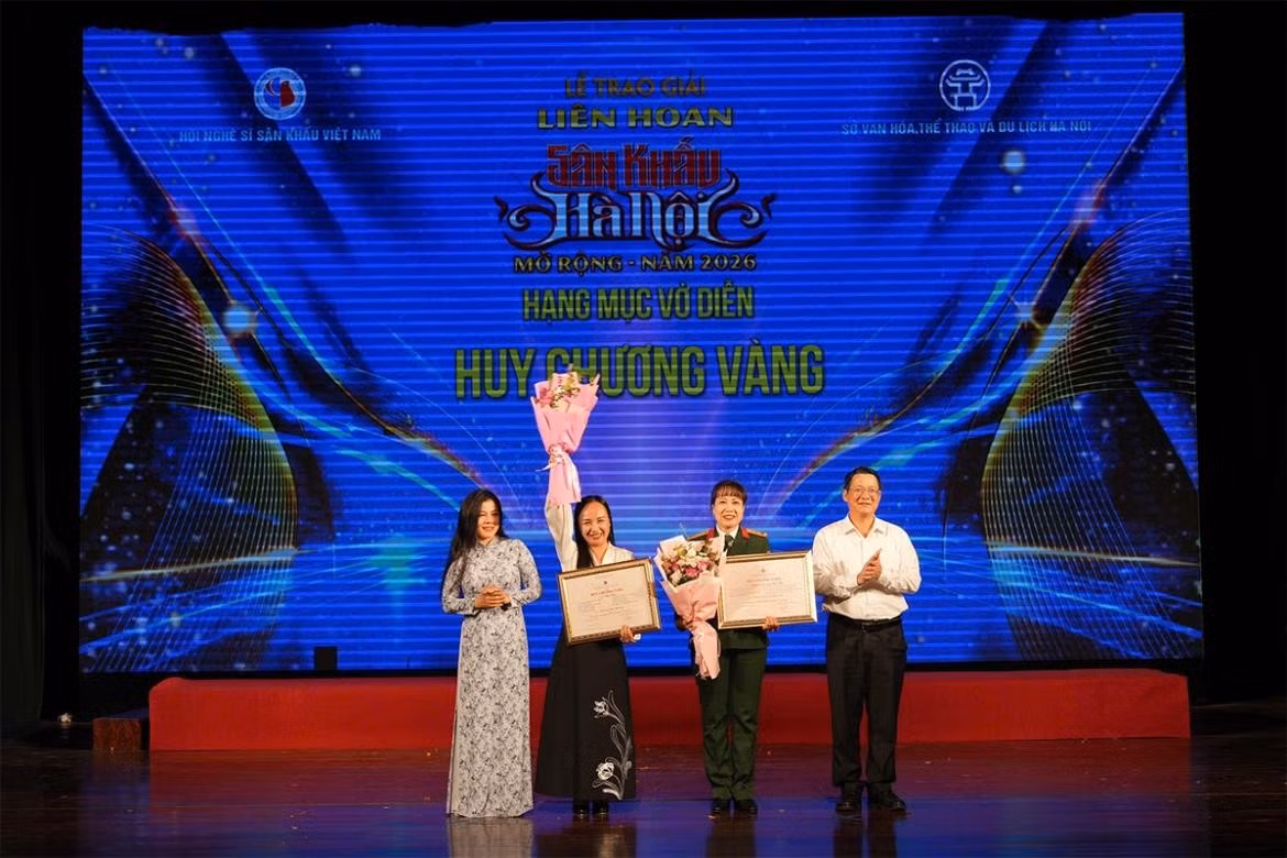 be-mac-lien-hoan-san-khau-ha-noi-nhieu-vo-diem-da-cham-den-dinh-cao-5508.jpg