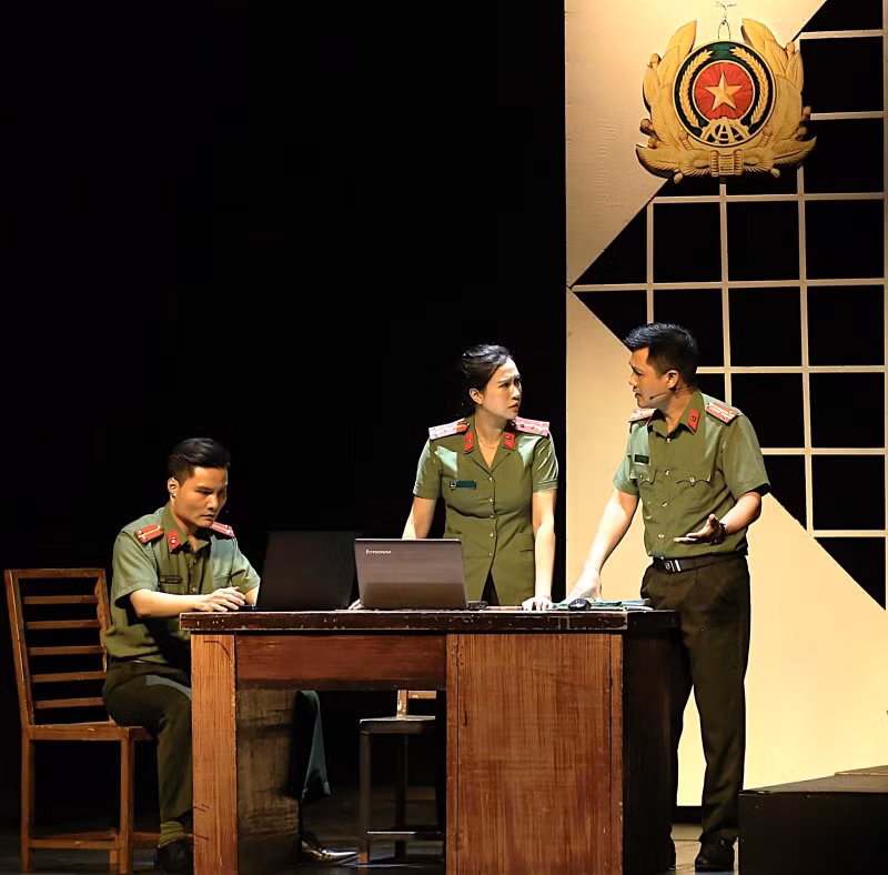 Hình ảnh của người chiến sĩ CAND trong phòng, chống tội phạm trên không gian mạng được khai thác trong kịch ngắn "30 phút sinh tử".