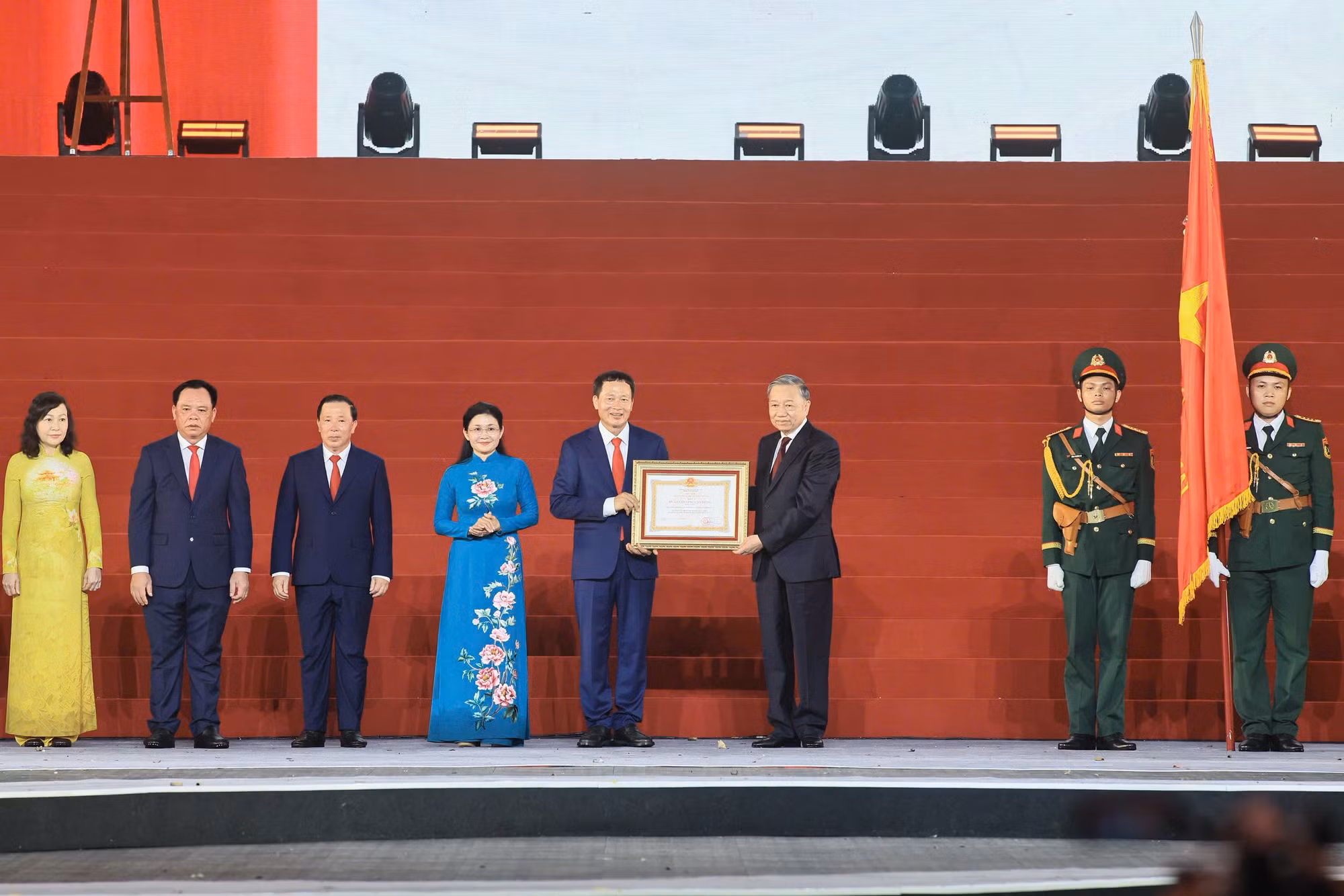 trao-huan-chuong.jpg