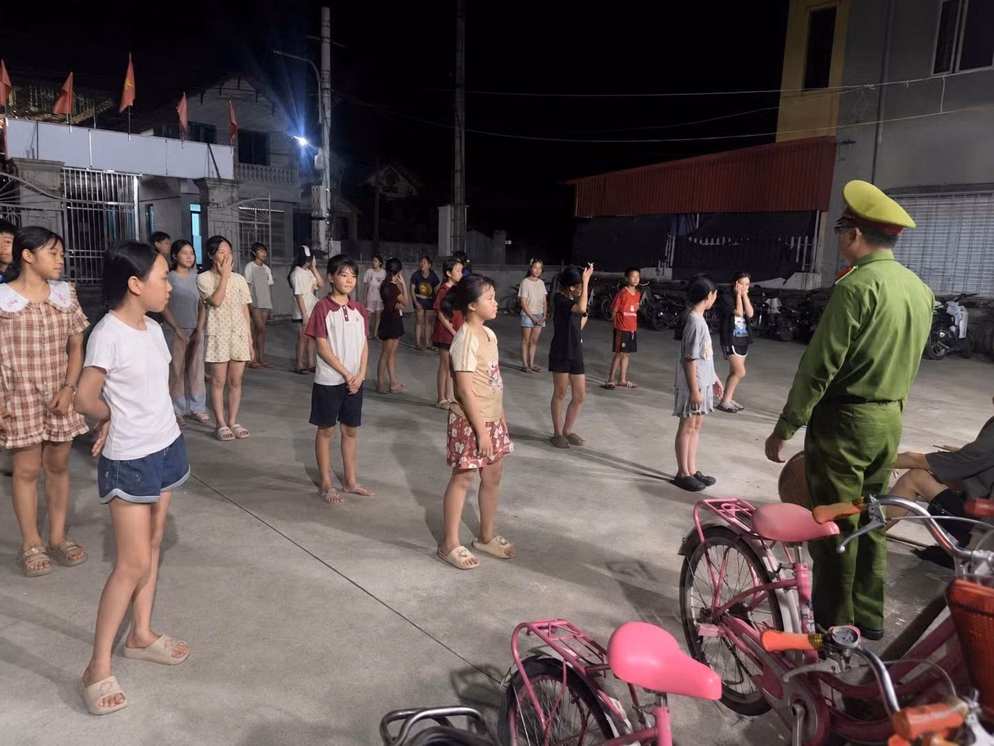 07-cong-an-xa-mao-dien-tuyen-truyen-giao-duc-phap-luat-cho-tre-em.jpg