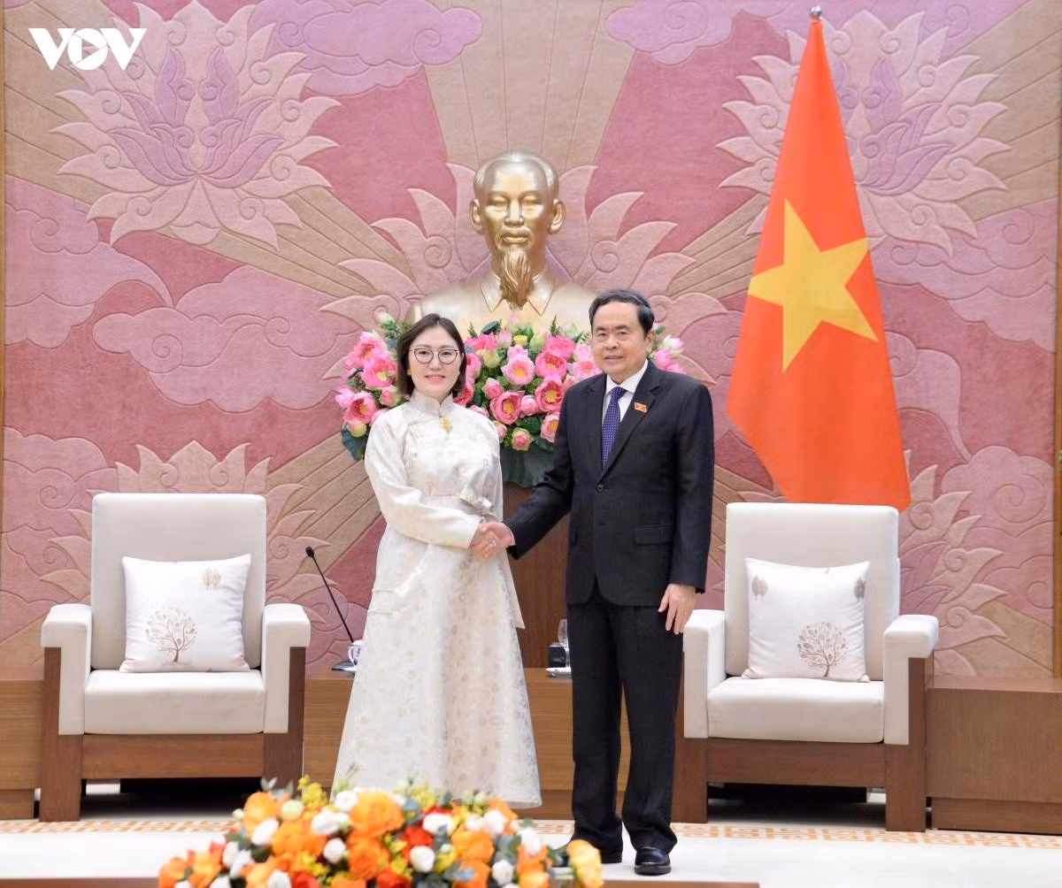 Chủ tịch Quốc hội Trần Thanh Mẫn tiếp Đại sứ Mông Cổ Ganbaatar Hulan chiều 26/8 tại Nhà Quốc hội. Ảnh: VOV