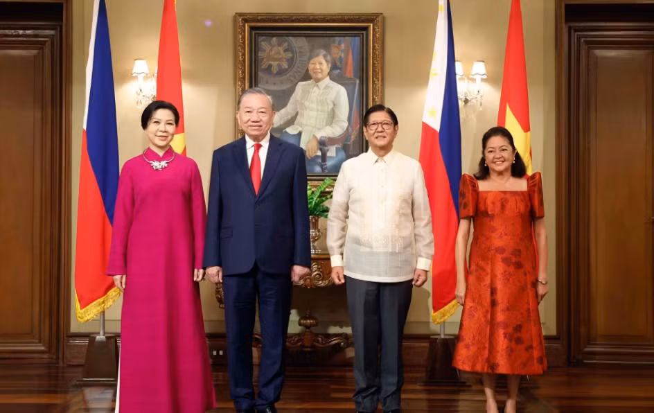 Tổng Bí thư, Chủ tịch nước Tô Lâm và Phu nhân cùng Tổng thống Philippines Ferdinand Romualdez Marcos Jr. và Phu nhân chụp ảnh chung. (Ảnh: TTXVN)