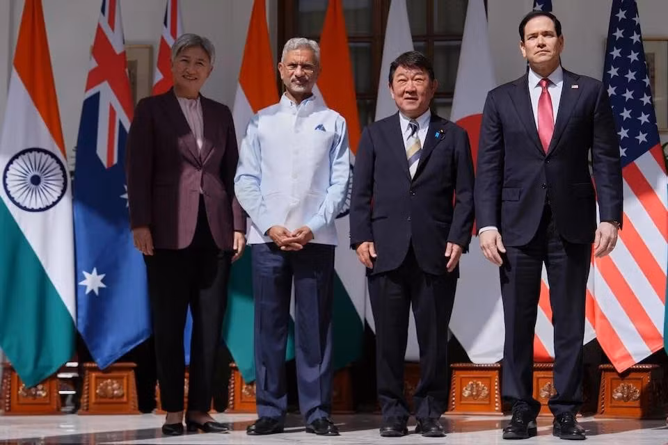 Từ trái sang: Ngoại trưởng Australia Penny Wong, Ngoại trưởng Ấn Độ Subrahmanyam Jaishankar, Ngoại trưởng Nhật Bản Toshimitsu Motegi và Ngoại trưởng Mỹ Marco Rubio chụp ảnh chung sau cuộc họp của nhóm Bộ tứ (QUAD) tại Hyderabad House ở New Delhi, Ấn Độ, ngày 26/5. Ảnh: Reuters