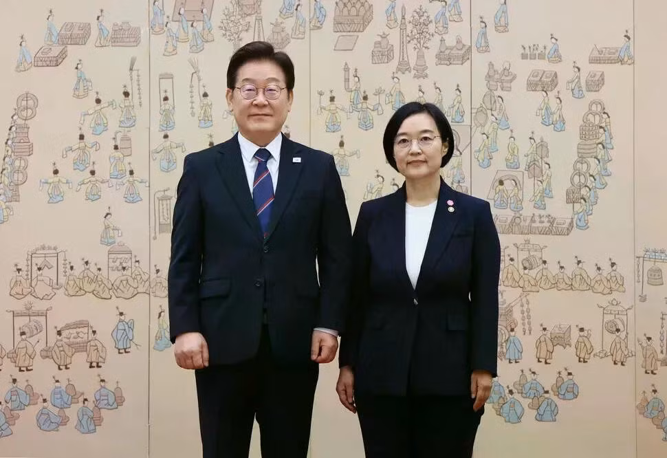 Tổng thống Lee Jae Myung kỳ vọng bà Han Seong-sook sẽ đặt trọng tâm vào tư duy công nghệ và đổi mới để dẫn dắt giai đoạn phát triển tiếp theo của Hàn Quốc. Ảnh: YONHAP / EPA