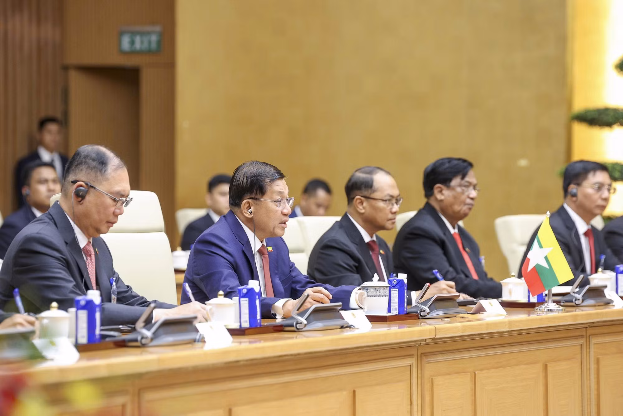 Tổng thống Myanmar mong muốn phía Việt Nam tăng cường mở rộng đầu tư tại Myanmar trên các lĩnh vực như viễn thông, chuyển đổi số.