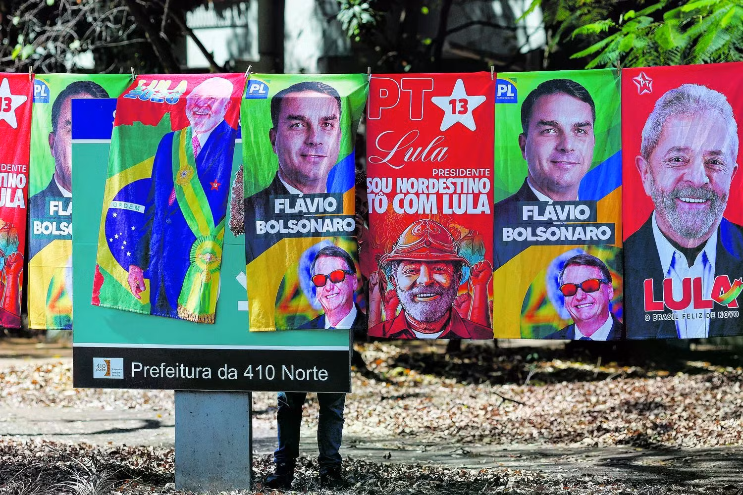 Khoảng cách về số phiếu ủng hộ giữa ông Bolsonaro và ông Lula sau vòng một ở mức tương đối hẹp. Ảnh: Getty Images