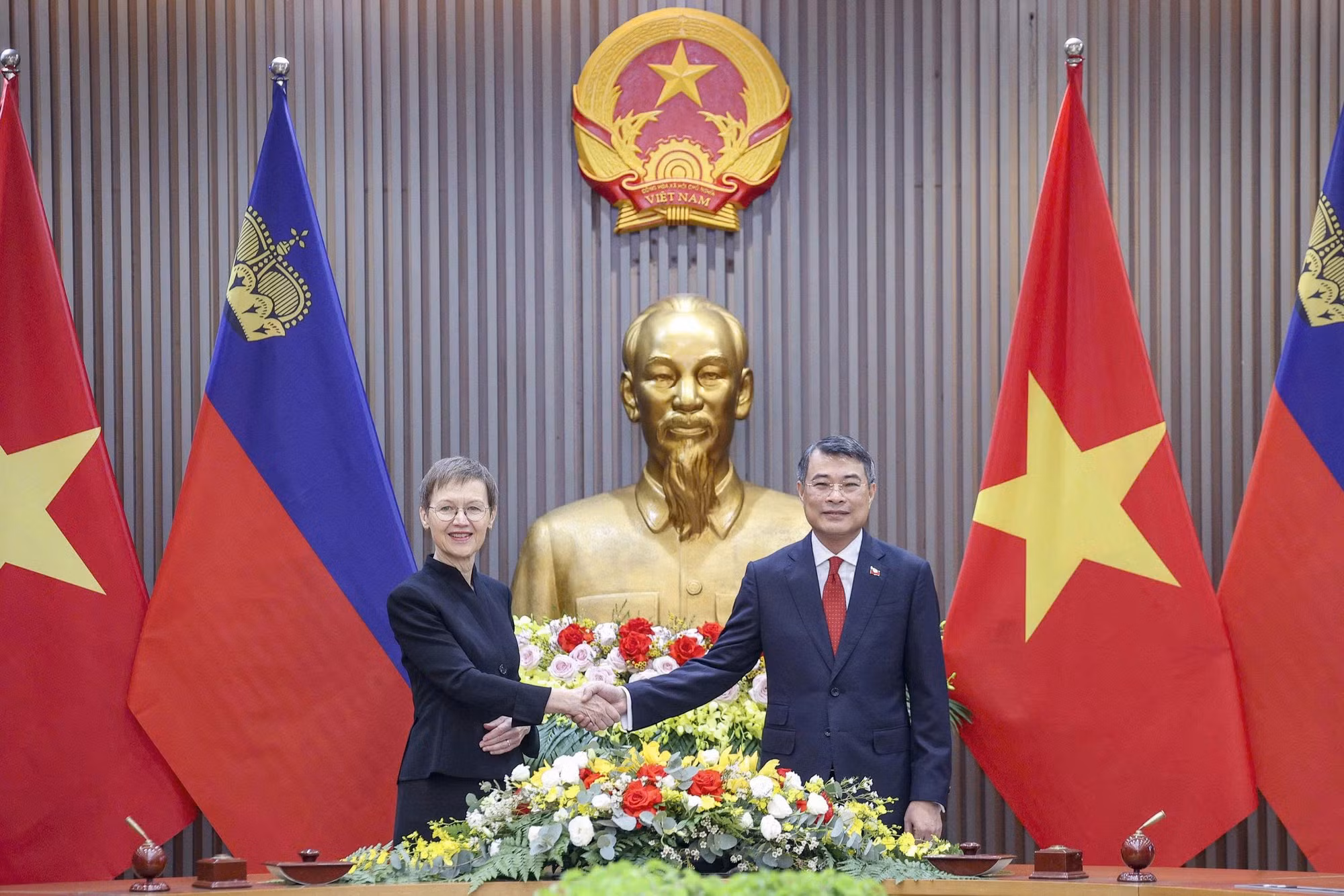 Thủ tướng Lê Minh Hưng và Thủ tướng Liechtenstein tại cuộc hội đàm.