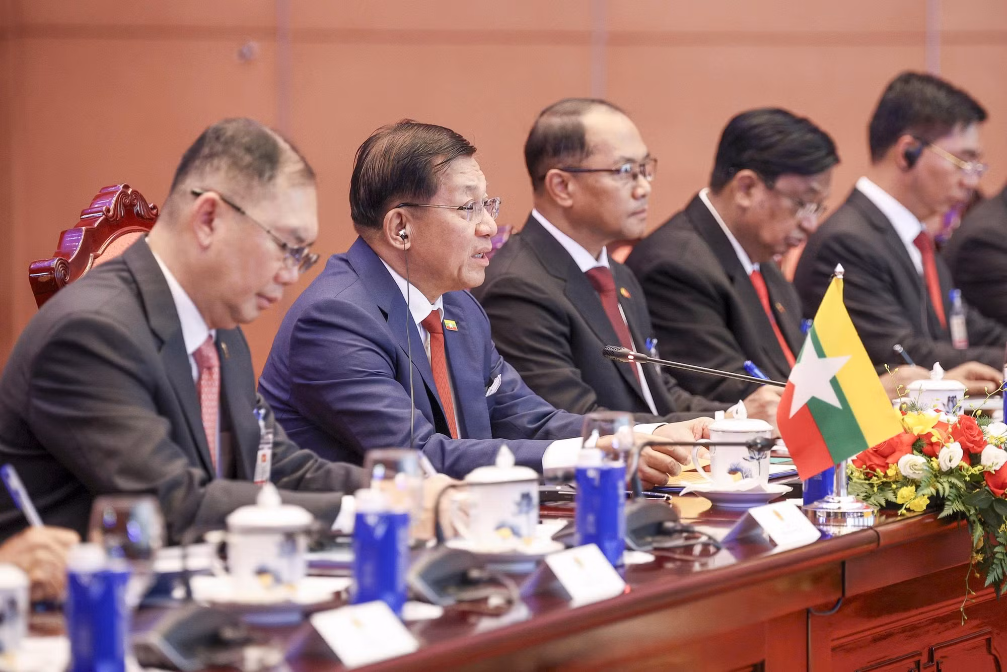 Tổng thống Min Aung Hlaing khẳng định Myanmar sẽ quan tâm, tháo gỡ khó khăn, tạo môi trường thuận lợi để doanh nghiệp Việt Nam đầu tư, kinh doanh lâu dài, ổn định tại Myanmar.