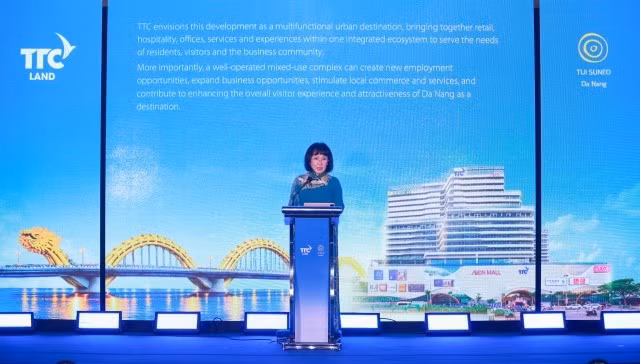 Bà Huỳnh Bích Ngọc - Phó Chủ tịch Thường trực, Tổng Giám đốc Tập đoàn TTC cho biết Tập đoàn TTC đầu tư nghiêm túc, đồng hành lâu dài và cùng TP Đà Nẵng tạo ra những giá trị phát triển bền vững.