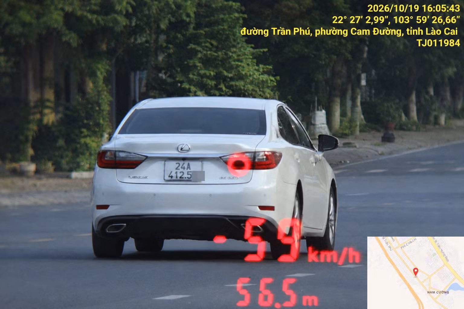 anh-1-anh-phat-giao-thong-lexus-trang-tren-duong-tran-phu.png