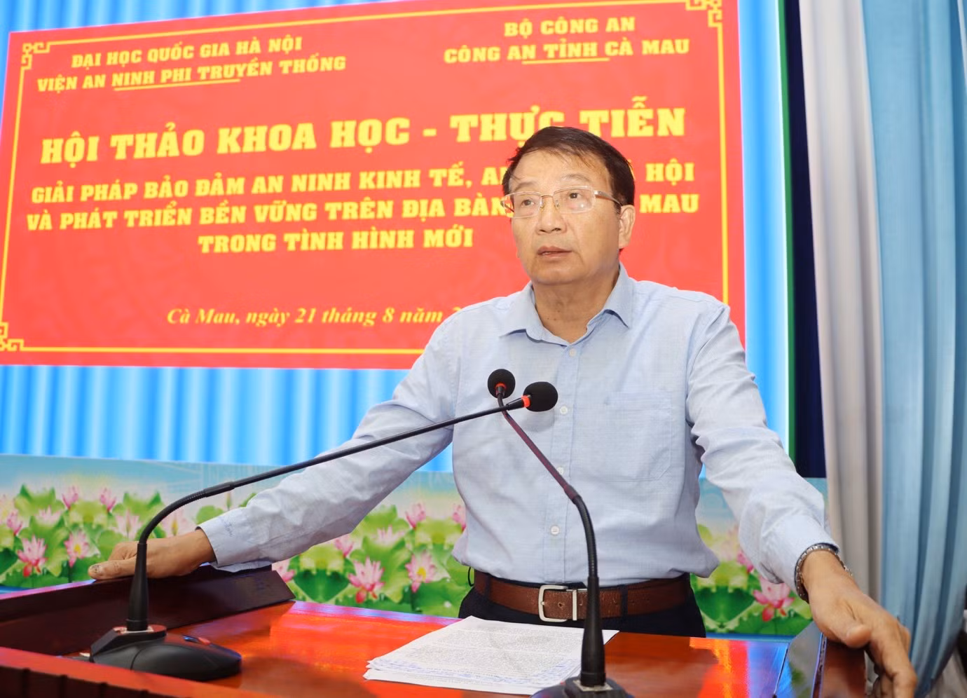 Đại tá, GS.TS Bùi Minh Thanh, Viện An ninh phi truyền thống phát biểu tại Hội thảo.