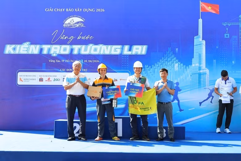 Hai kỹ sư nhận giải Copslay Giải chạy Báo Xây dựng 2026 - "Vững bước kiến tạo tương lai".