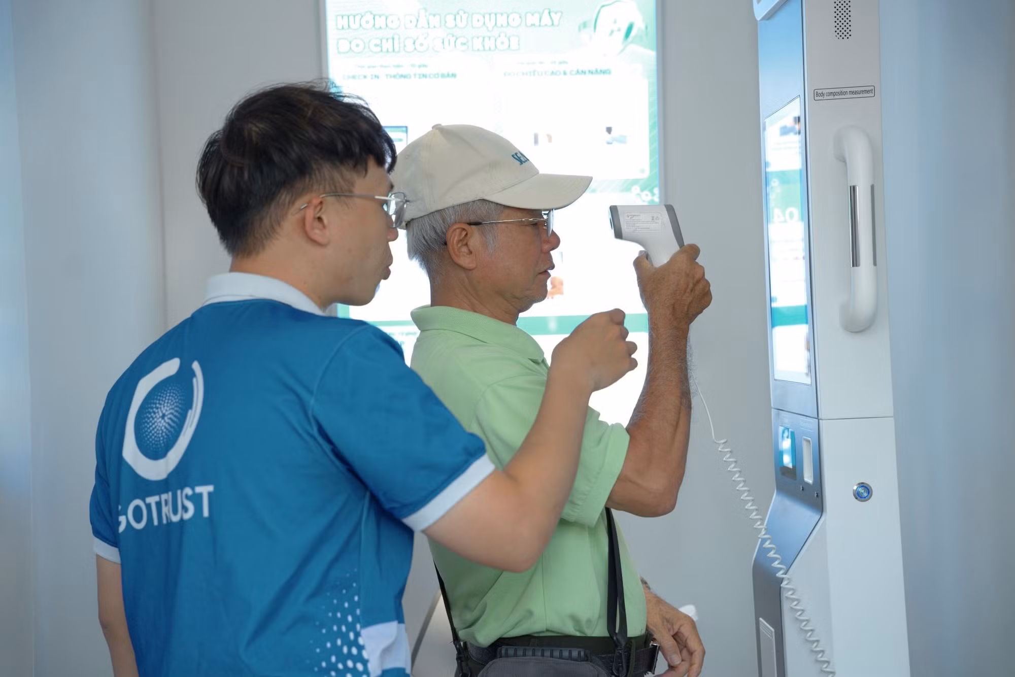 Long Châu và GoTrust là đơn vị vận hành các tiện ích chăm sóc sức khỏe tại Trạm Công dân số. Ảnh: H.Khánh