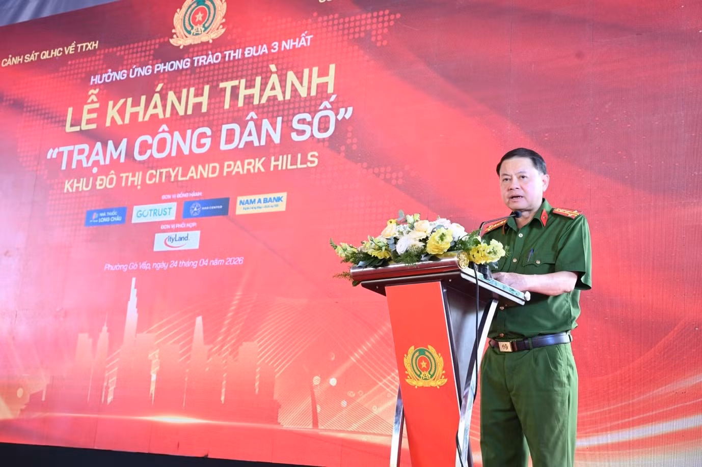 Đại tá Ngô Xuân Thọ - Trưởng phòng Cảnh sát quản lý hành chính về trật tự xã hội (PC06), Công an TP.Hồ Chí Minh phát biểu tại lễ ra mắt Trạm Công dân số tại Cityland Park Hills. Ảnh: H.Khánh