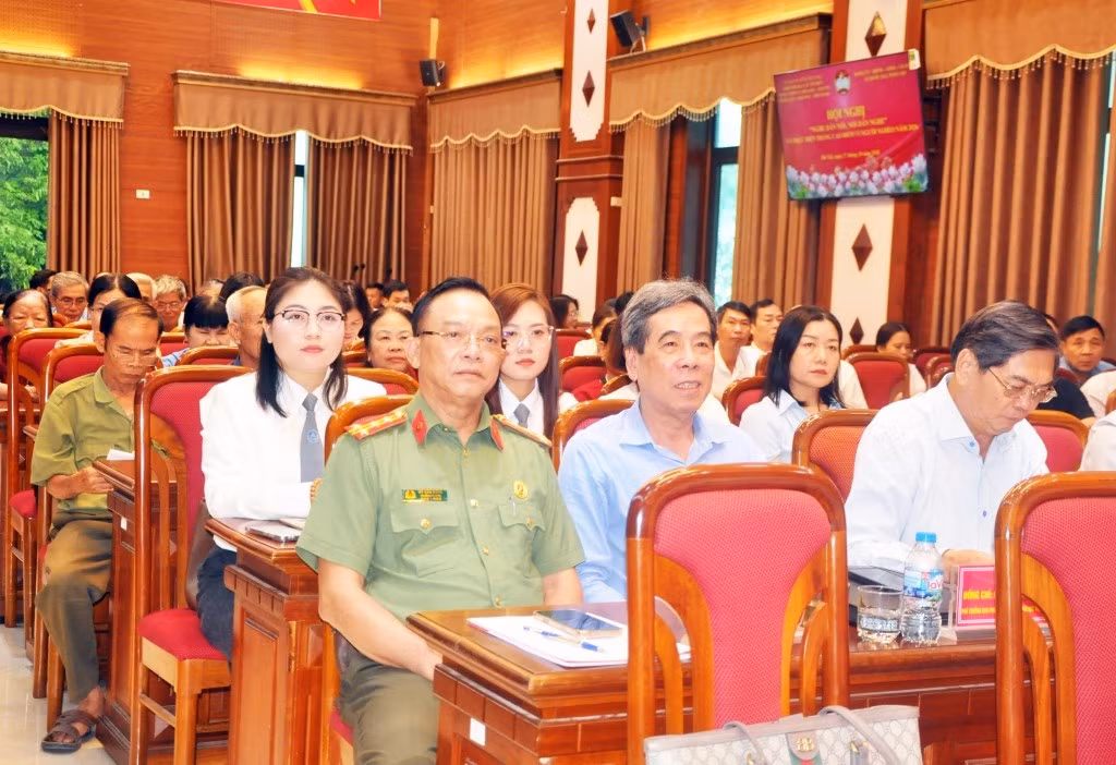 Các đại biểu tham dự hội nghị.