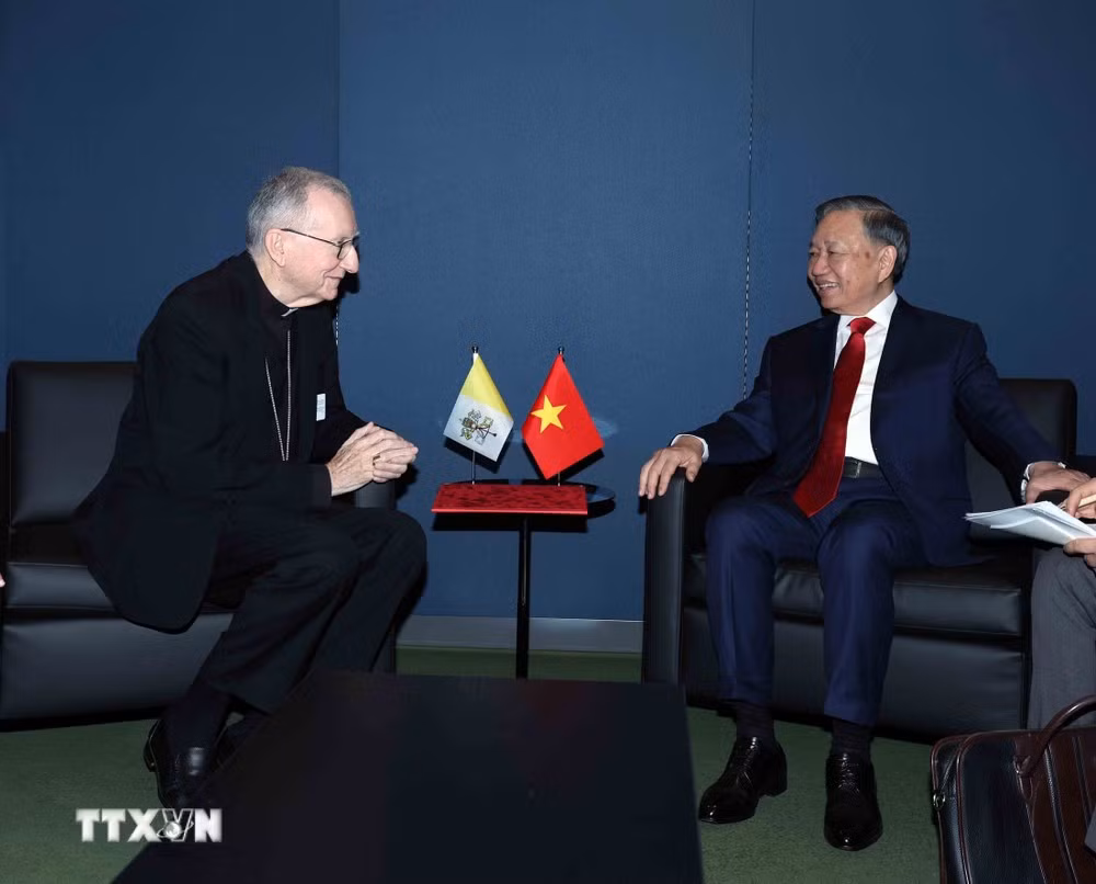 Tổng Bí thư, Chủ tịch nước Tô Lâm gặp Thủ tướng Tòa thánh Vatican, Hồng y Pietro Parolin. (Ảnh: Thống Nhất/TTXVN)