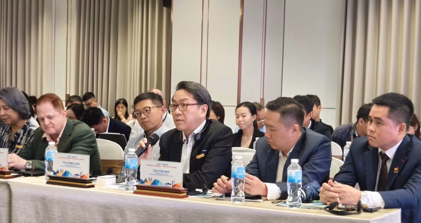 Các đại biểu tham gia tọa đàm kết nối đầu tư.