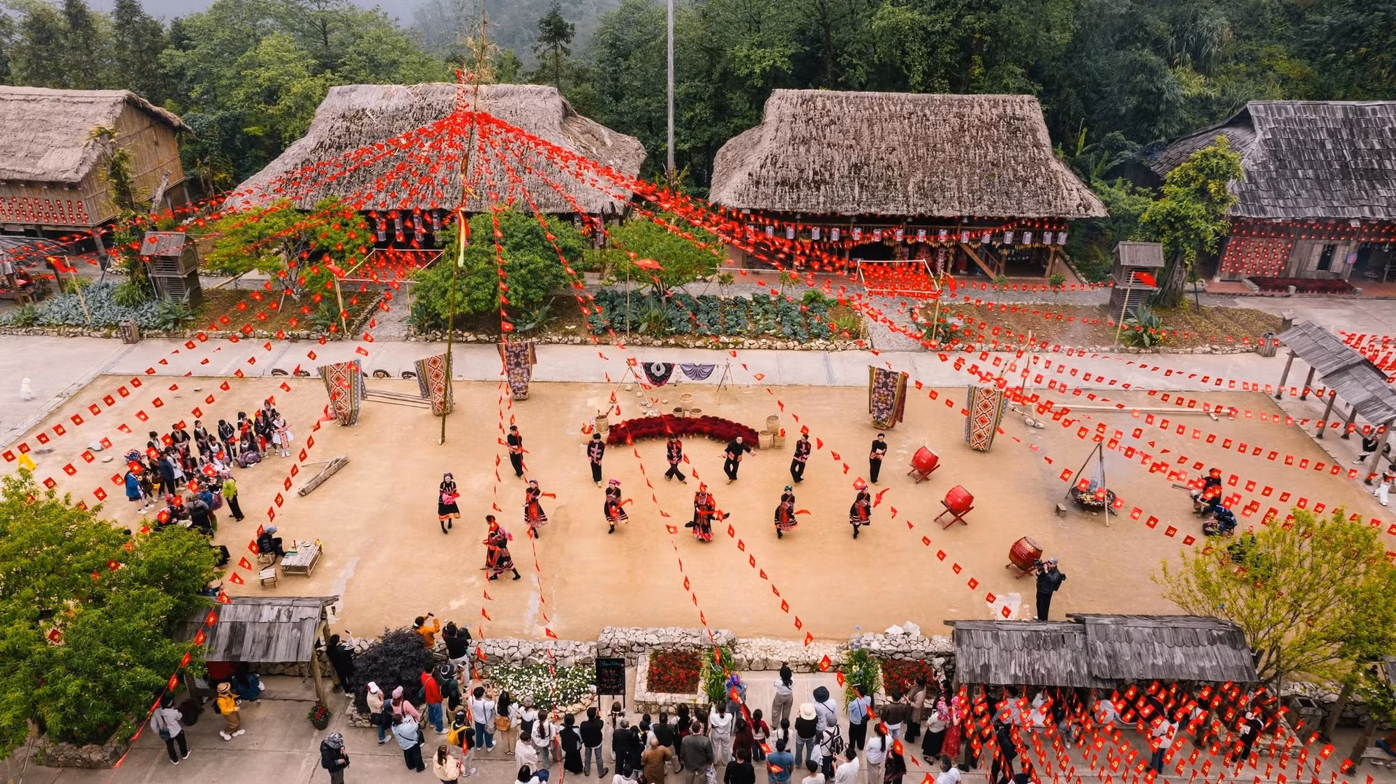 “Săn mây” cực phẩm trên đỉnh Fansipan ảnh 8