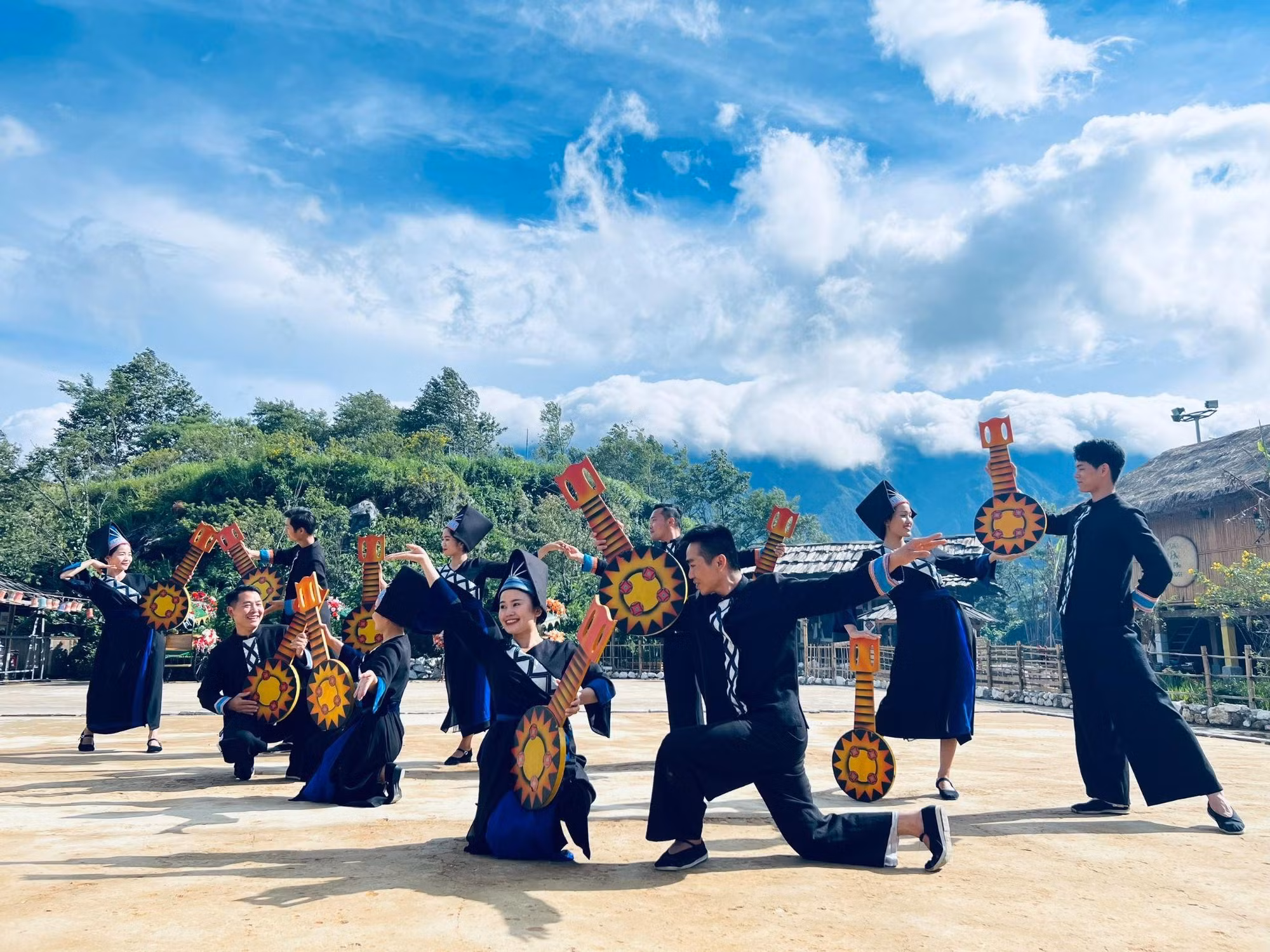 “Săn mây” cực phẩm trên đỉnh Fansipan ảnh 9