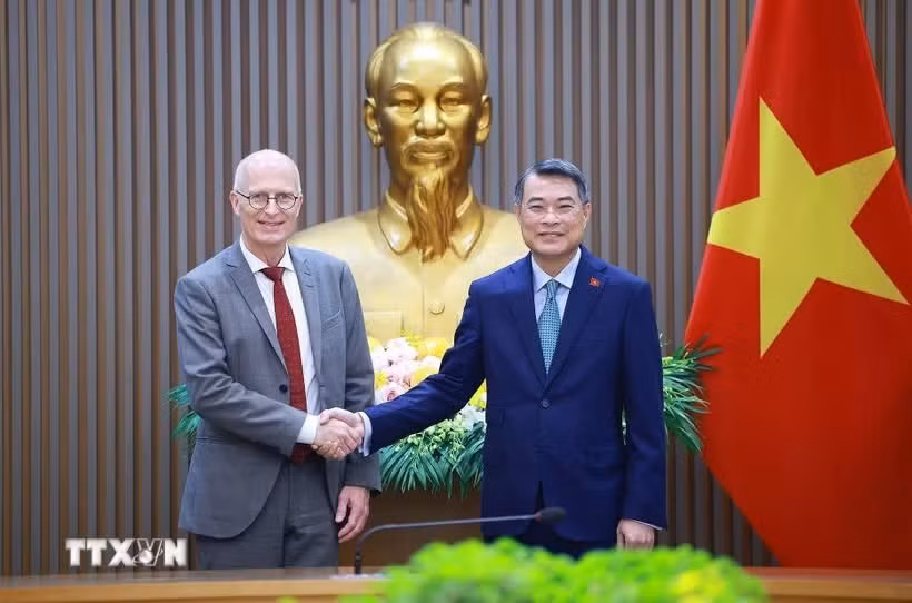thu-tuong-le-minh-hung-tiep-thi-truong-hamburg-duc.jpg