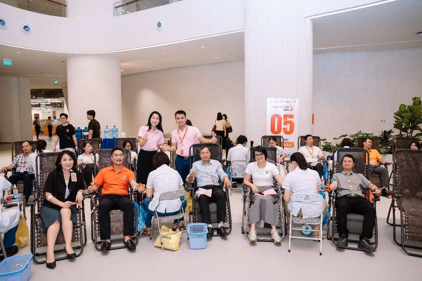 Nhiều đội nhóm đã tham gia chương trình Giọt Thương từ những mùa đầu. Năm nay, họ tiếp tục rủ nhau đăng ký, cùng chờ đến lượt và động viên khi hiến máu.