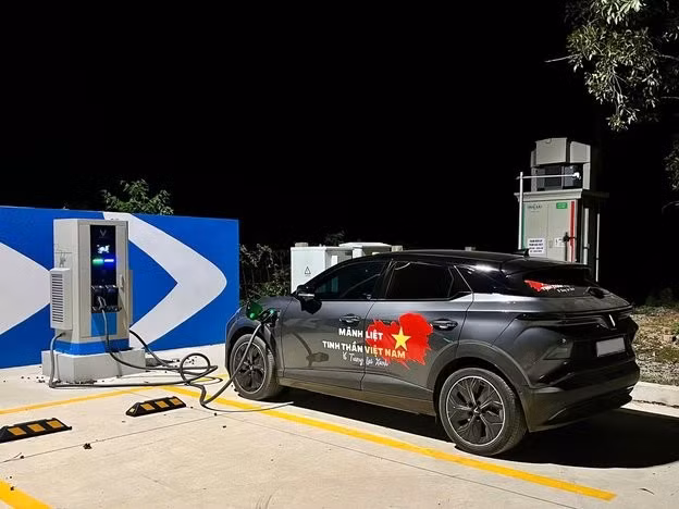 Bài toán kinh tế phía sau “làn sóng” chuyển sang ô tô điện VinFast ảnh 2