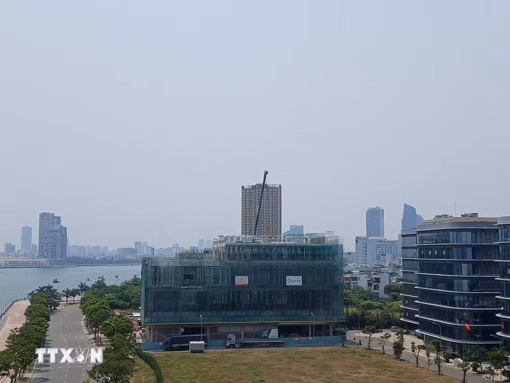 Dự án phòng thí nghiệm công nghệ đóng gói thiết bị vi mạch bán dẫn VSAP LAB tổng vốn đầu tư 1.800 tỷ đồng được triển khai xây dựng tại Khu Công nghệ thông tin tập trung – Công viên phần mềm số 2 Đà Nẵng. (Ảnh: Mỹ Hà/TTXVN)