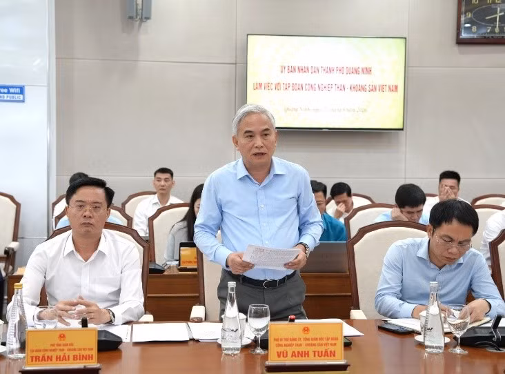 Đồng chí Vũ Anh Tuấn, Phó Bí thư Đảng ủy, Tổng Giám đốc Tập đoàn TKV phát biểu tại buổi làm việc.