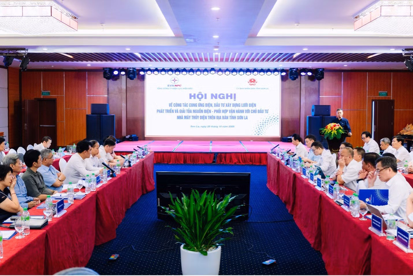 EVNNPC hỗ trợ Sơn La tháo gỡ khó khăn trong phát triển hạ tầng lưới điện ảnh 1