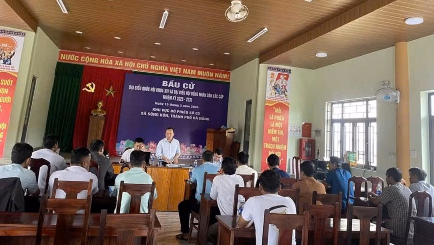 Đoàn công tác Quỹ bảo vệ và phát triển rừng TP Đà Nẵng làm việc tại cộng đồng.