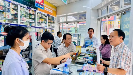 Từ phòng khám không phép đến những lỗ hổng hậu kiểm