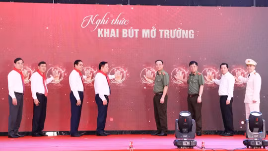Tiếng trống khai trường mở ra tương lai