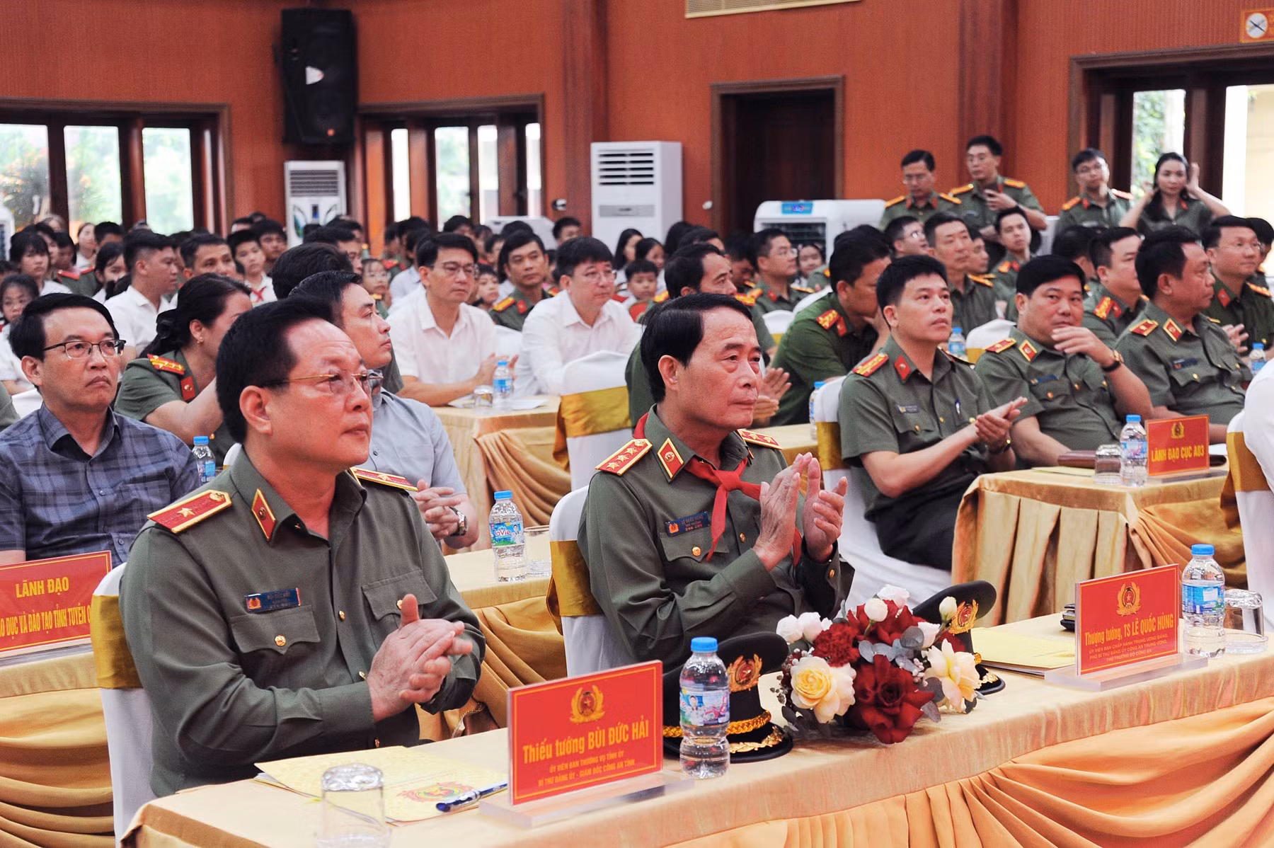 thu-truong-le-quoc-hung-du-buoi-le.jpg