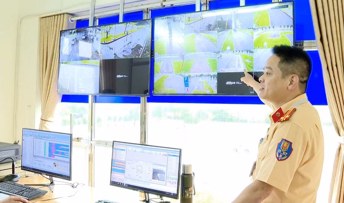 phong-canh-sat-giao-thong-cong-an-tinh-ung-dung-cong-nghe-trong-cong-tac-sat-hach-cap-giay-phep-lai-xe-tren-dia-ban.jpg