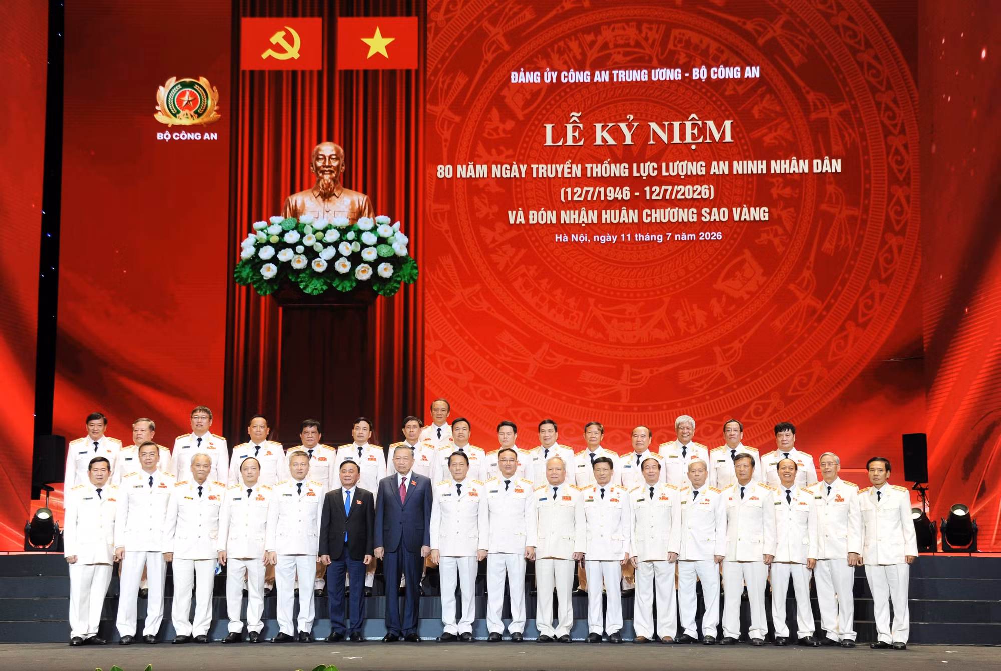 tbt-ctn-to-lam-va-cac-dai-bieu.jpg