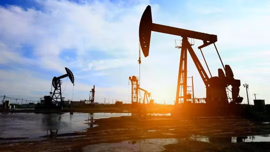 Giá dầu Brent vượt 113 USD/thùng