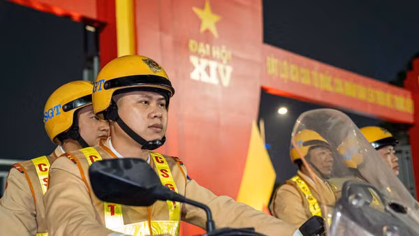 CSGT Thủ đô bám đường, giữ vững trật tự giao thông hướng tới Đại hội Đảng