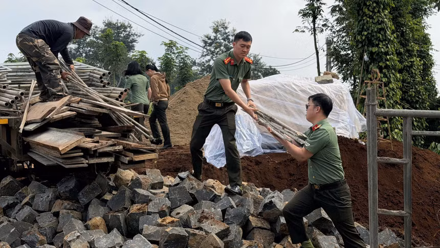 Hun đúc niềm tin từ những “mái nhà xanh”