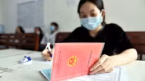 Thủ tướng chỉ đạo: Không được yêu cầu người dân xuất trình sổ hộ khẩu, sổ tạm trú giấy