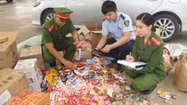 Thu giữ hàng nghìn sản phẩm đồ ăn, thức uống không rõ nguồn gốc