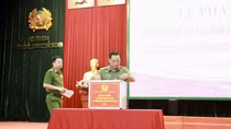 Công an TP Hà Nội quyên góp ủng hộ gia đình các nạn nhân trong vụ cháy chung cư mini