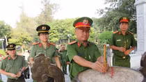 Công an Tây Ninh dâng hương tri ân các Anh hùng – Liệt sĩ CAND