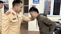 CSGT Hà Nội cùng người dân truy bắt cướp